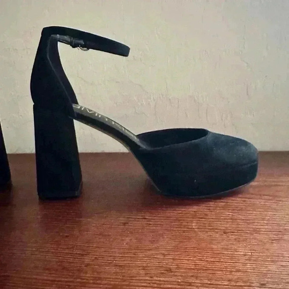 Calvin Klein Womens Sabin 2 Suede Platform Heels Leather Black Size 9.5 New - Picture 2 of 11